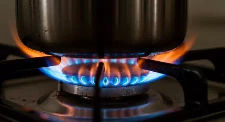 ガスコンロと鍋と火